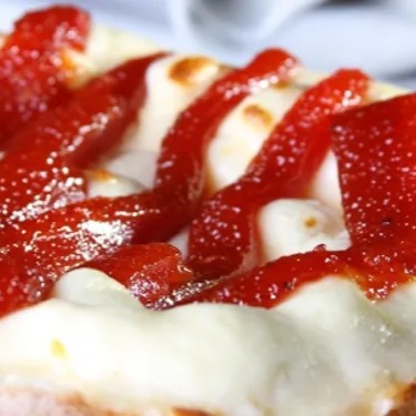 Mussarela, goiabada e requeijão.