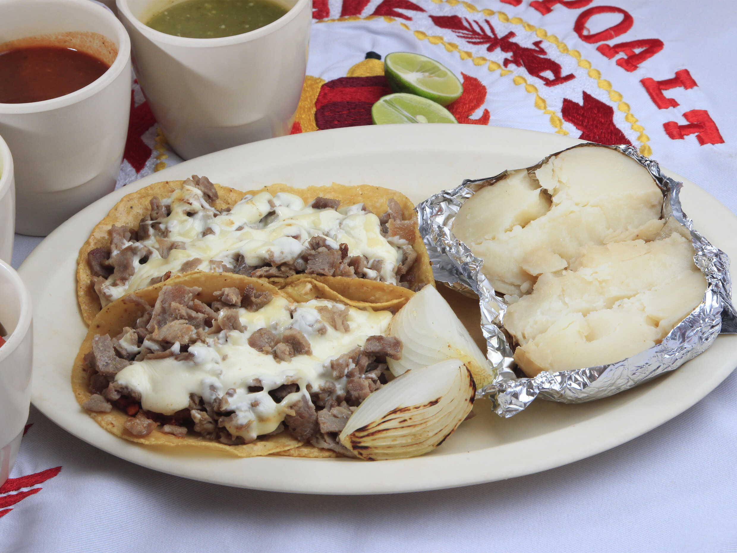 Orden de 4 tacos de bistec con queso y papa