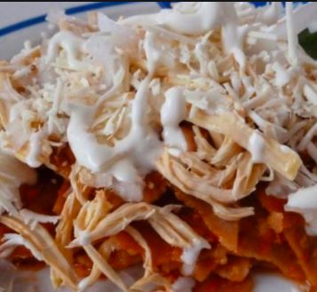 CHILAQUILES GRANDES CON POLLO