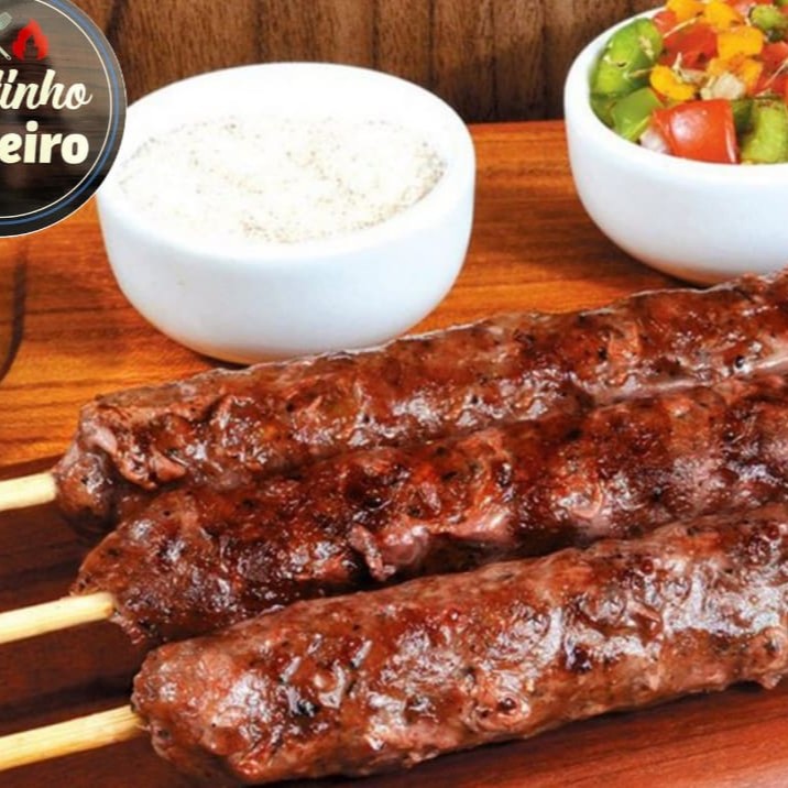 Carne moída , cebola, orégano e manjericão temperado com sal e pitada de pimenta síria. Aproximadamente 115g