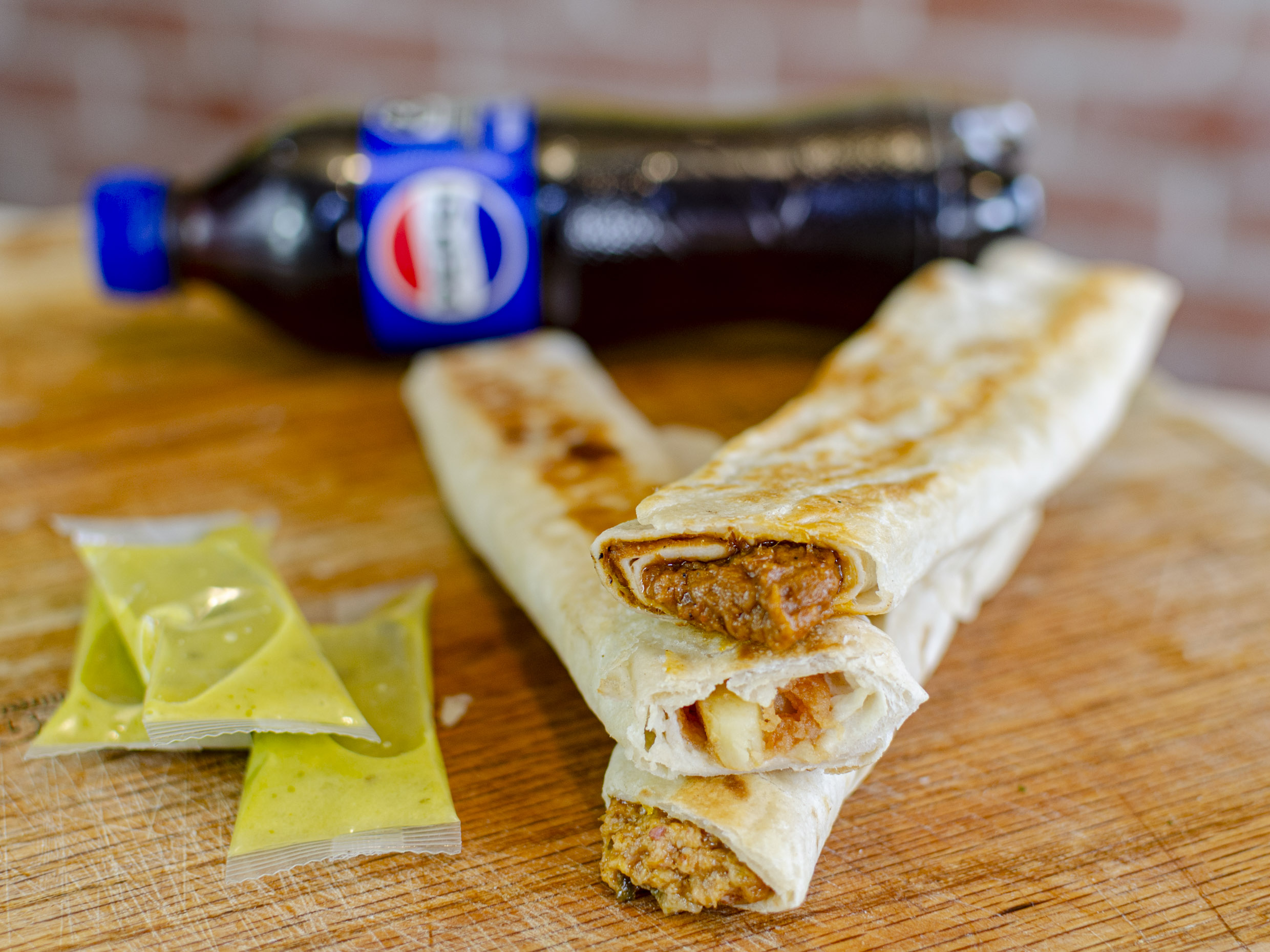 1 Deshebrada, 1 Chicharron, 1 Papa + Refresco