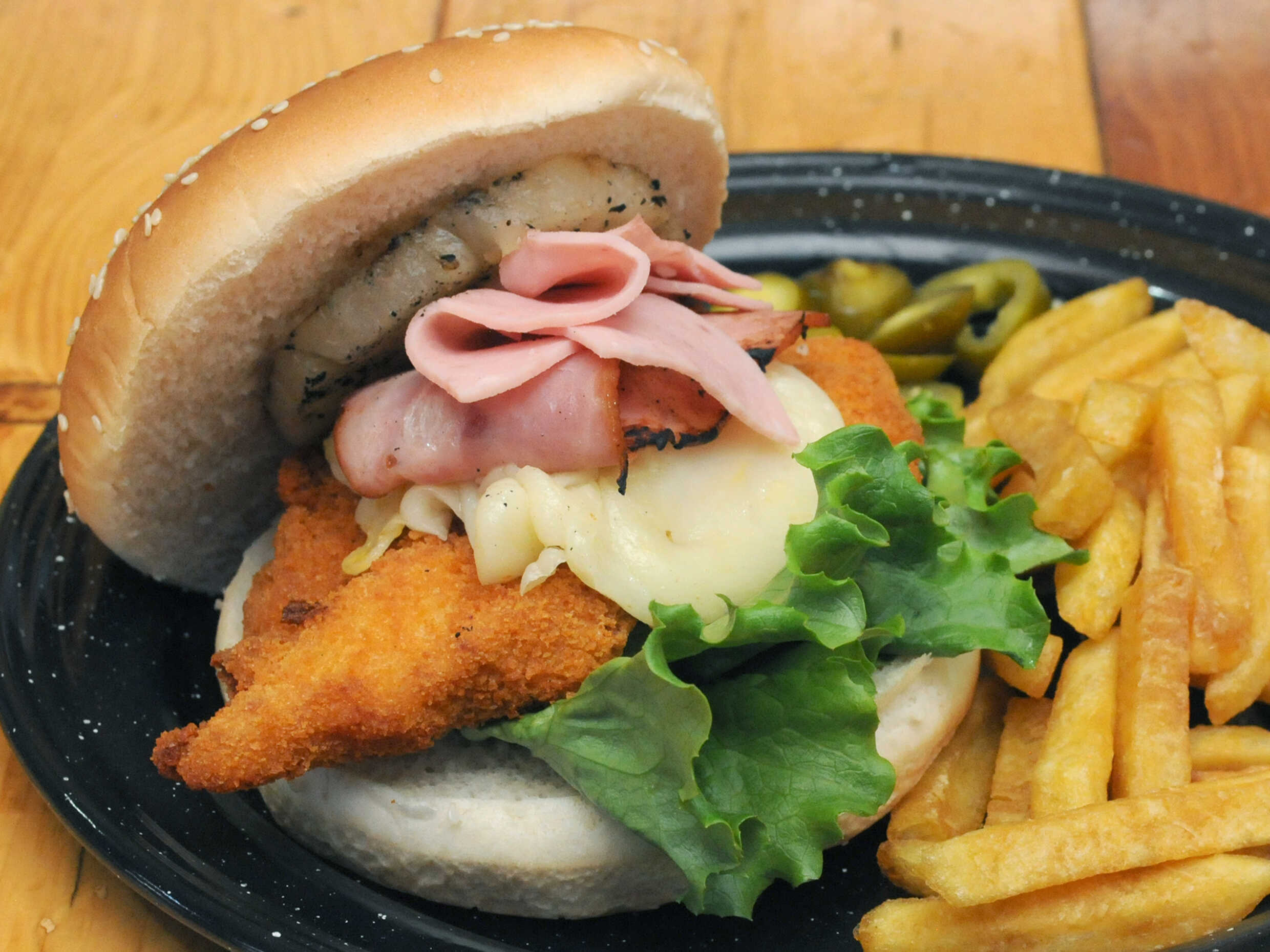 Hamburguesa Hawaiana Pollo con papas