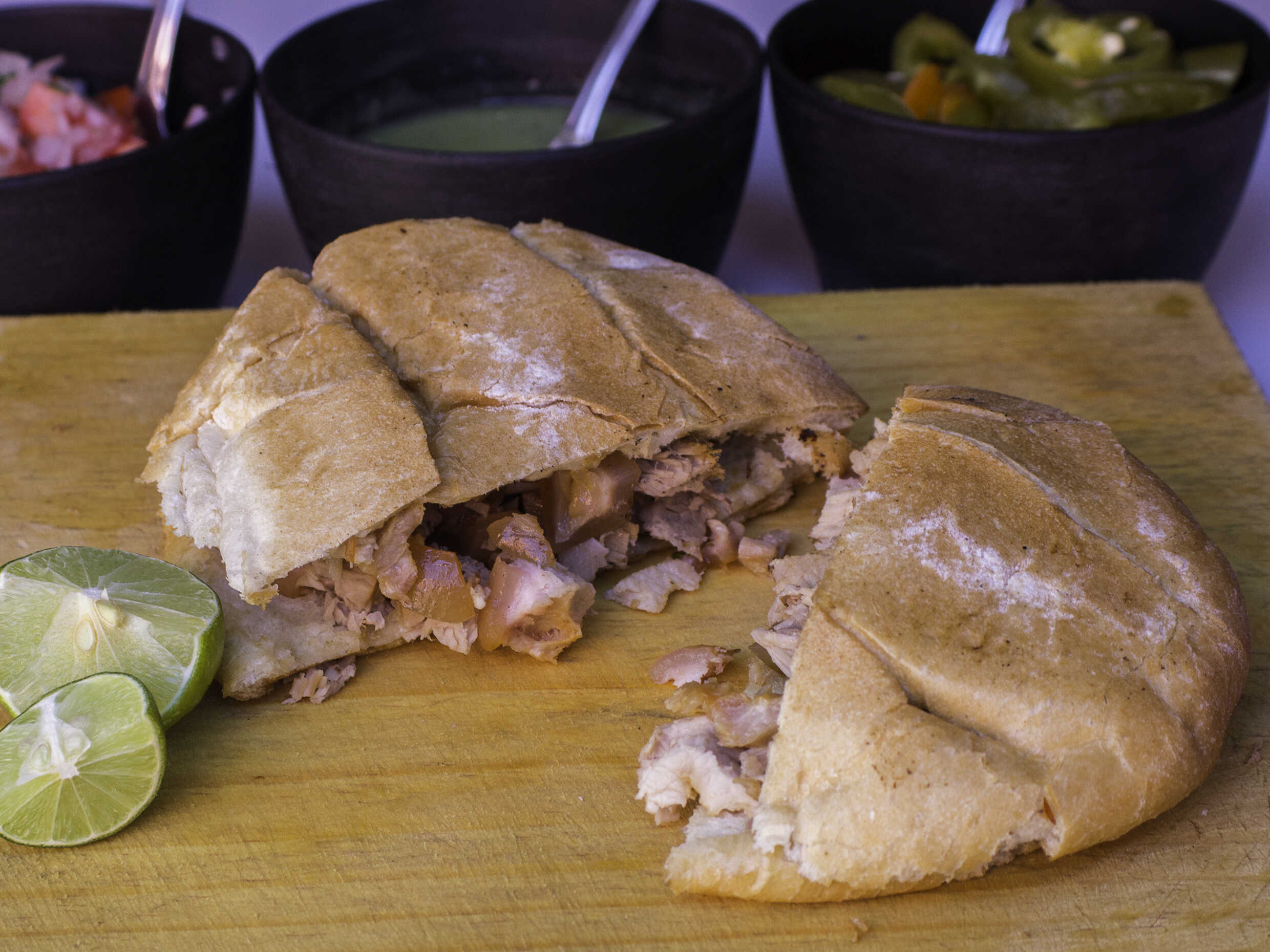 Torta se carnitas (pan chico)