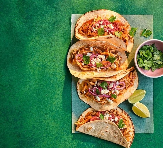 Taco con Tinga de Pollo