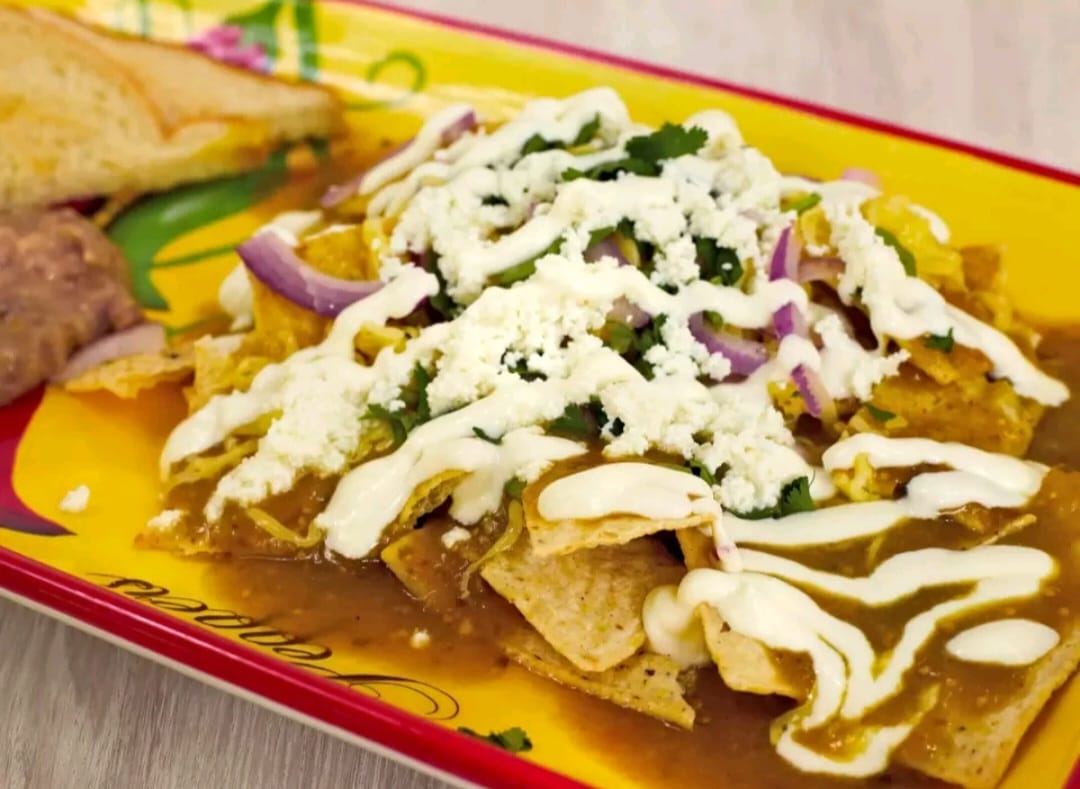 CHILAQUILES VERDES + CAFÉ AMERICANO
