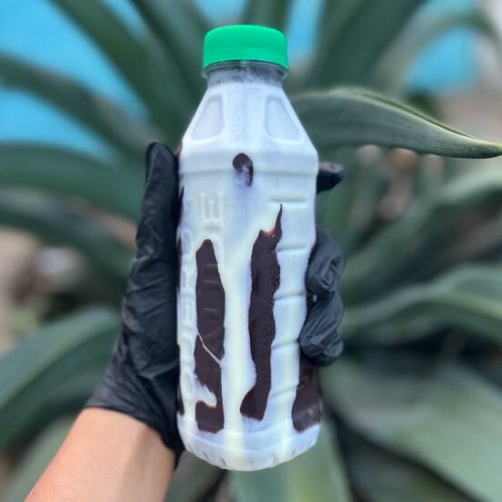 Açaí Cremoso na Garrafa de 500ml com Leite Condensado Delicioso açaí cremoso disponível nos sabores natural, banana e morango. Acompanha leite condensado e direito a 3 complementos grátis. Perfeito para refrescar e adoçar o seu Dia.