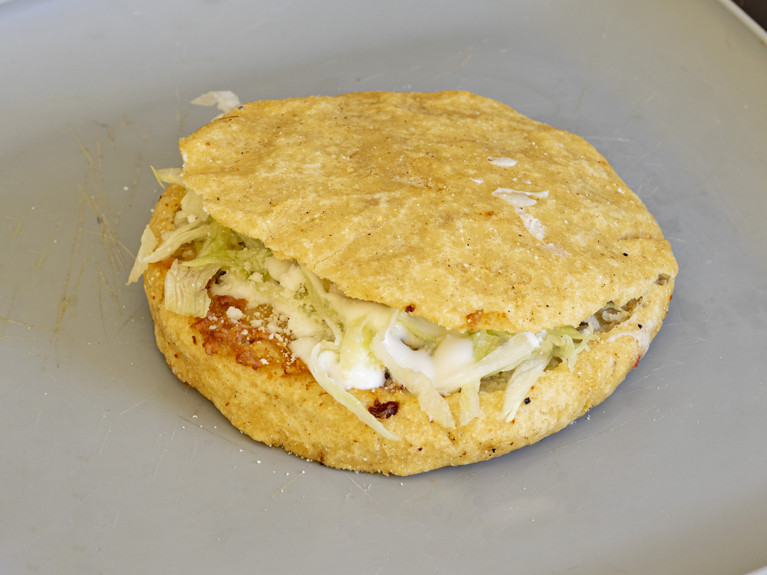 Gordita de chicharron prensado