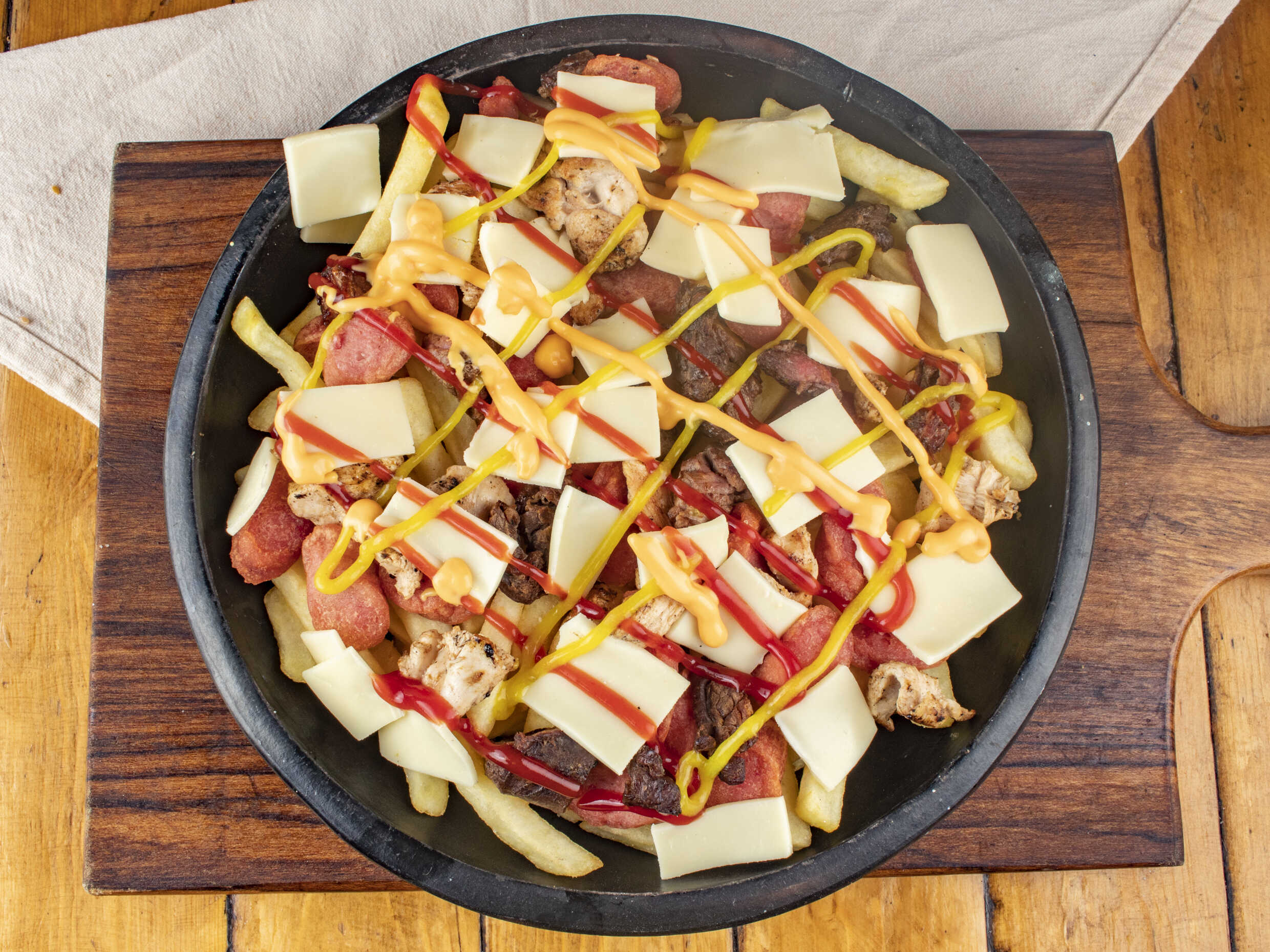 Salchipapa de La Casa con Pollo y Carne 450gr