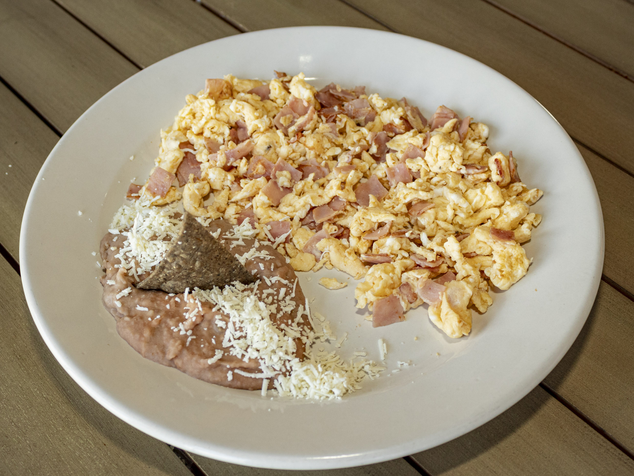 Huevos Revueltos con Jamón