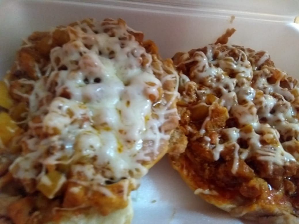 Molletes con Guisado