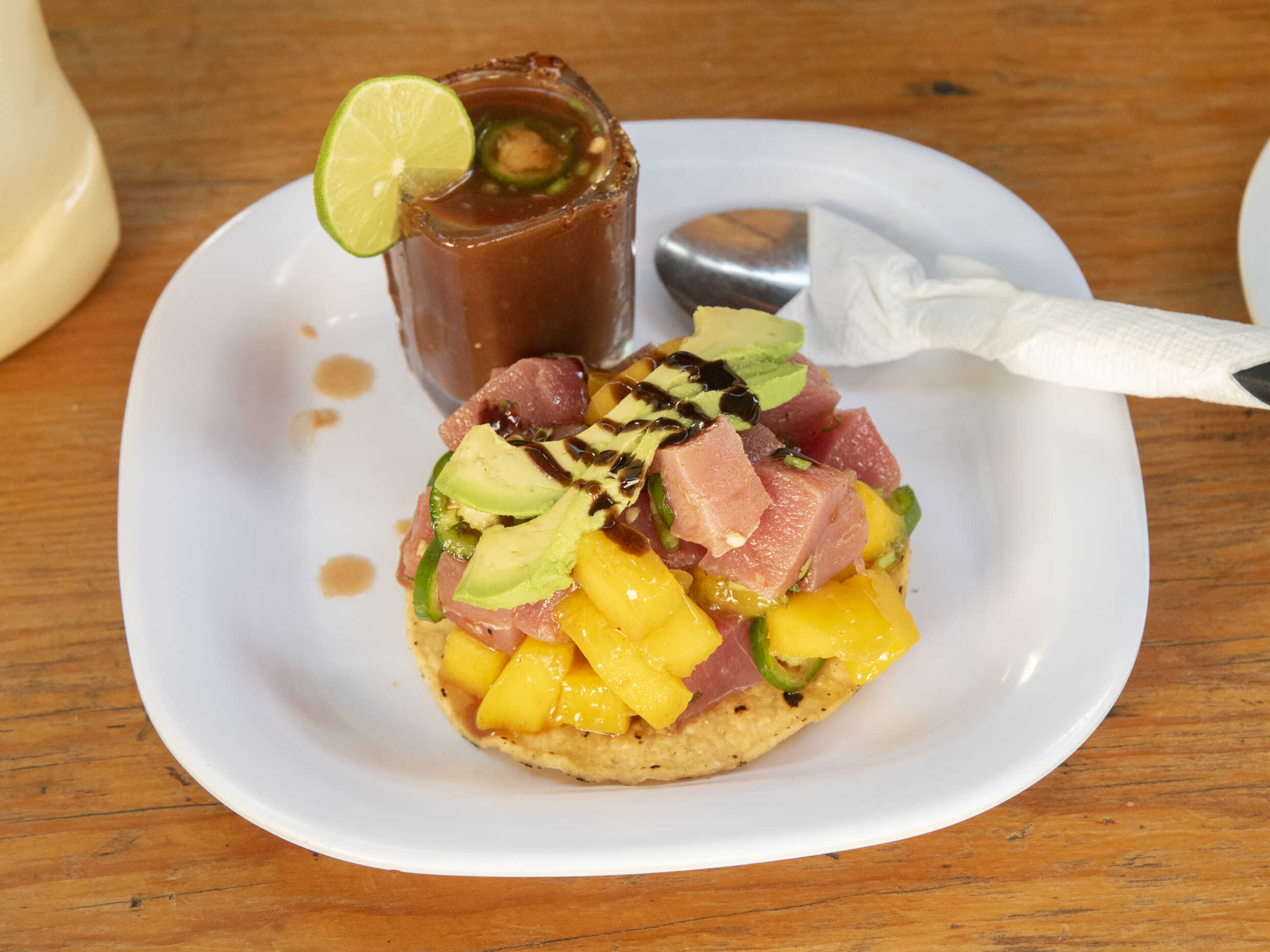 Tostada Atún con Mango