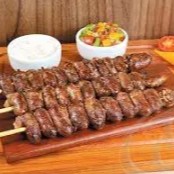 1 ESPETO DE CORAÇÃO DE FRANGO ASSADO NA CHAPA..