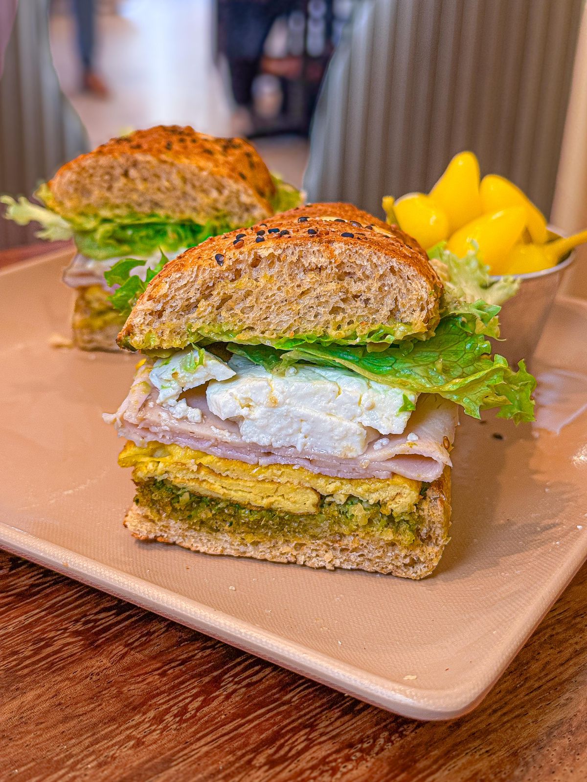 240 Pavo & Pesto