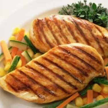 Filezinho de frango grelhado com 3 acompanhamentos a sua escolha!