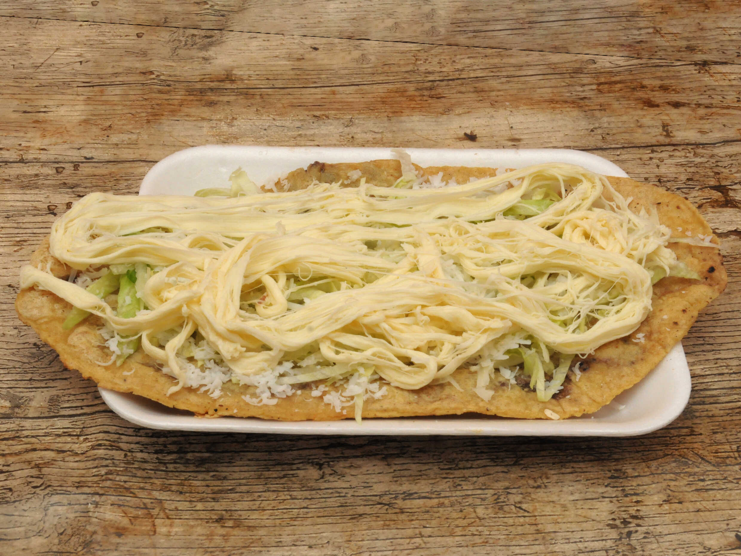 Huarache de Quesillo