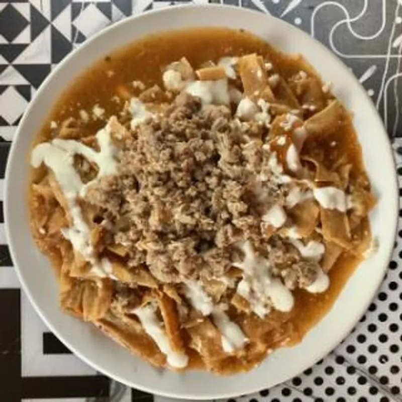 Chilaquiles con Suadero