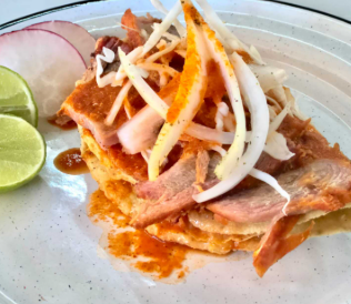 Tostada de Carnitas