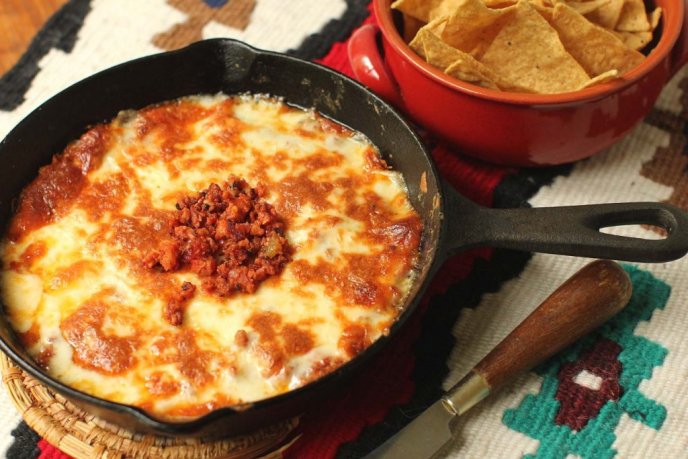 Queso Fundido con Chorizo