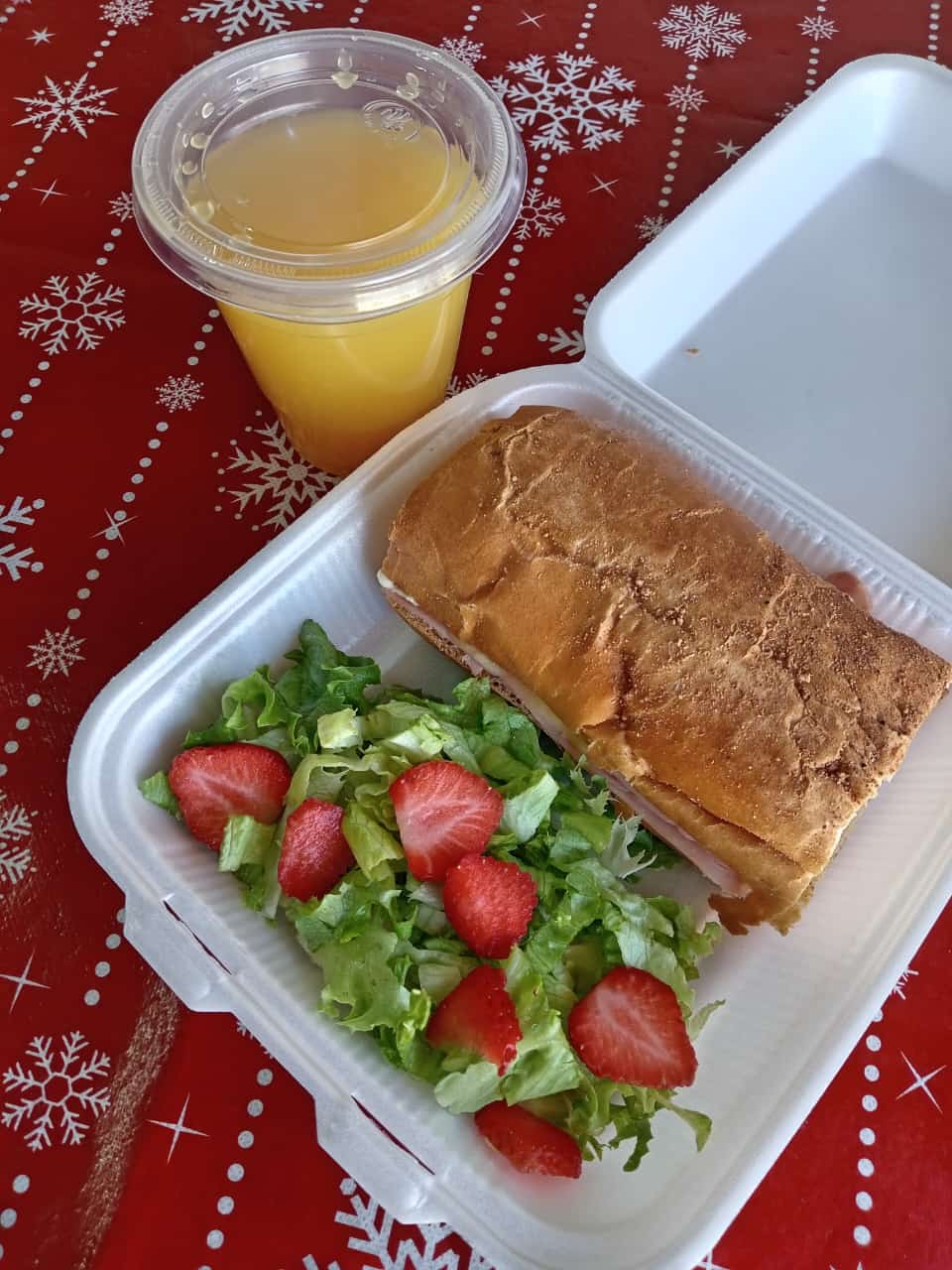Combo Baguette + Ensalada + Jugo de Naranja