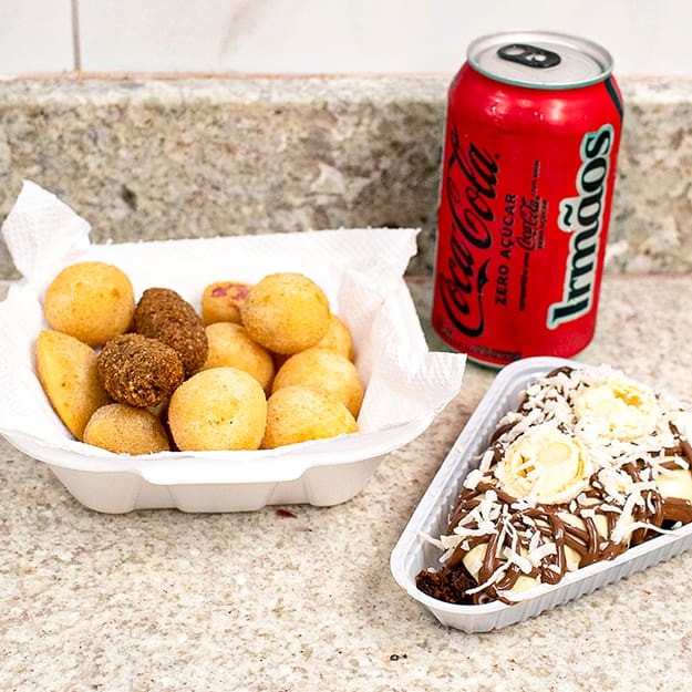 Combo Imperdível!  10 salgadinhos sortidos + 1 fatia deliciosa de Raffaello  + Coca Zero bem gelada  Totalmente Grátis!   É isso mesmo: você se delicia e ainda economiza! Só enquanto durar o estoque — corre pra garantir o seu!   Peça agora!
