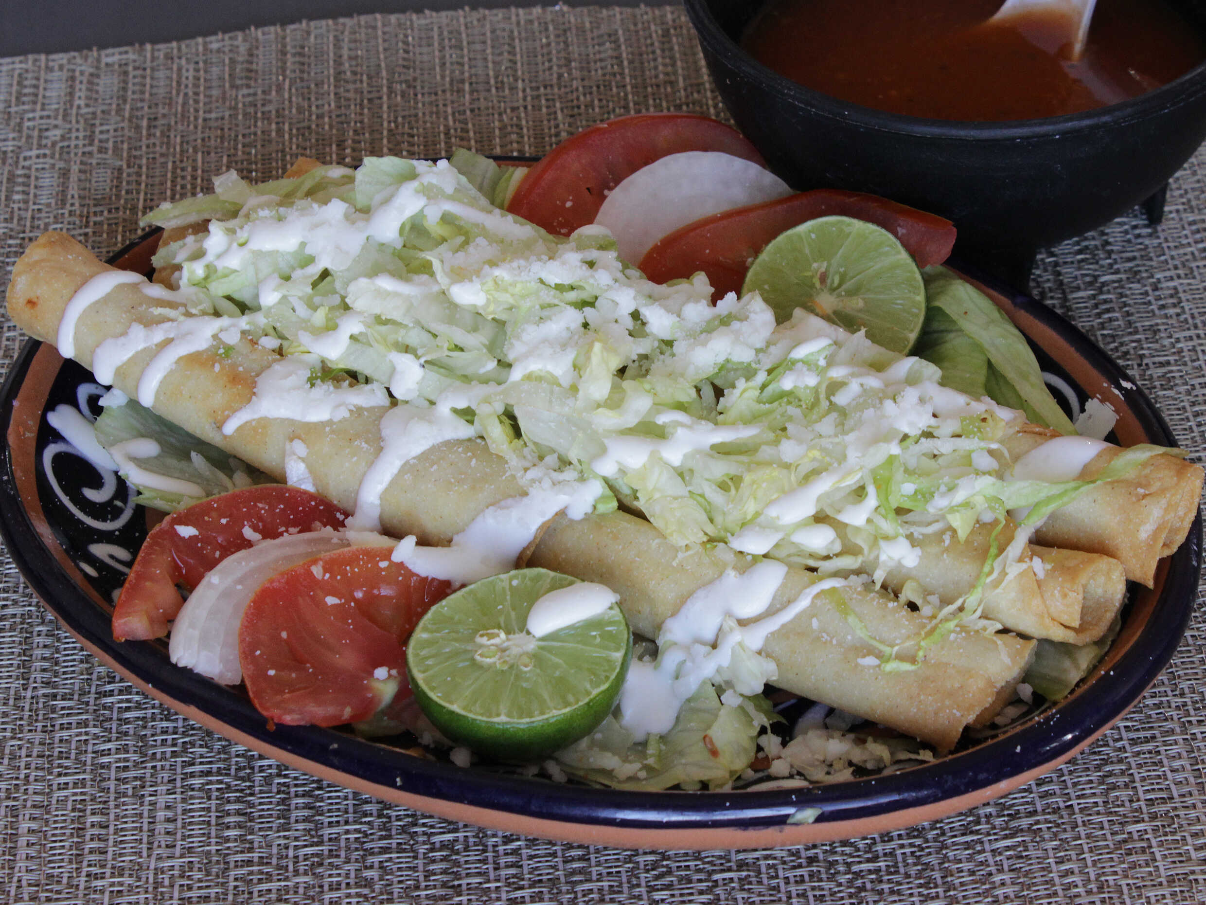 Flautas con carne asada