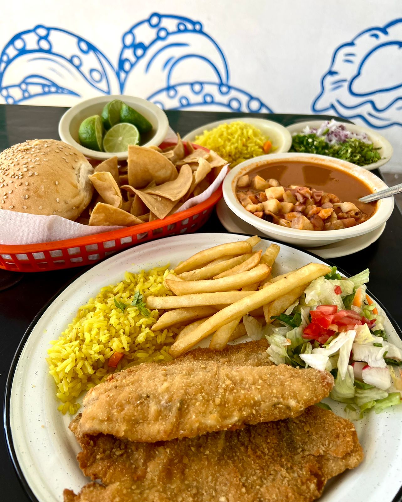 Combo-Sopa de Mariscos + Filete Empanizado