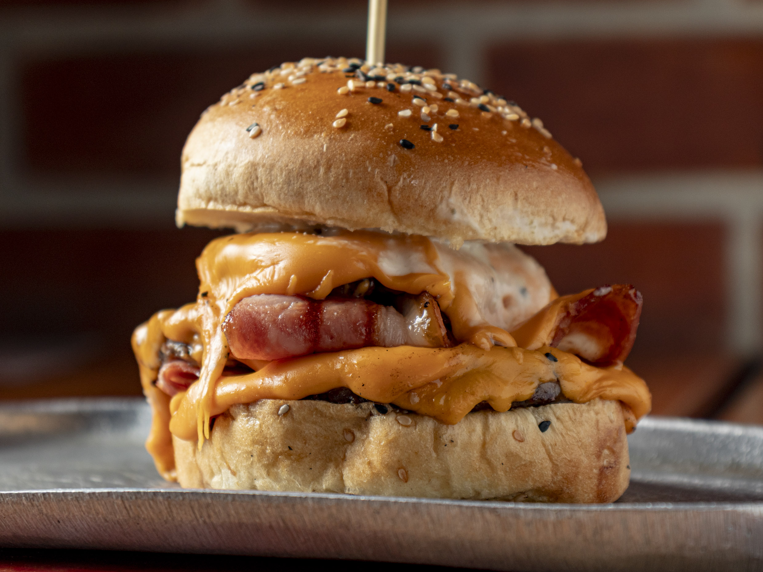 Burger Chesse Bacon Triple + Papas