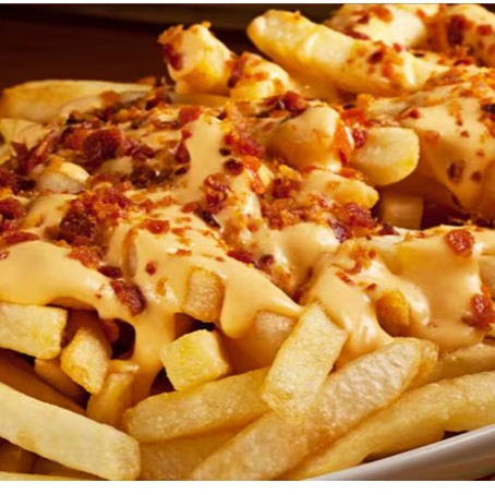 Batata frita com cheddar e calabresa
