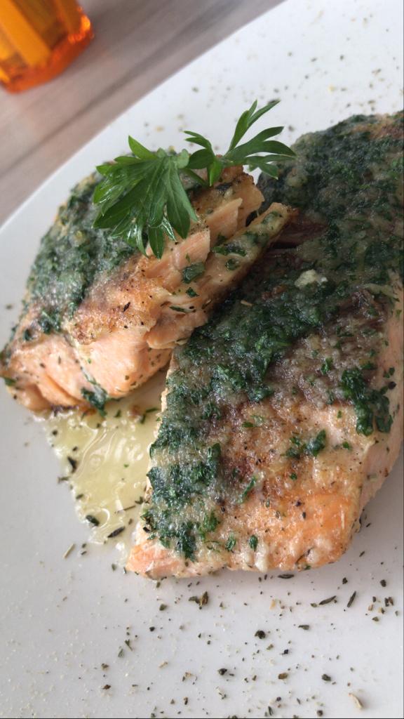 Salmón al Ajillo