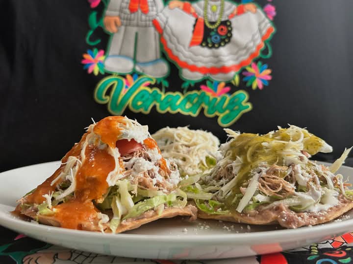 Tostadas Pollo deshebrado 3 Pzas