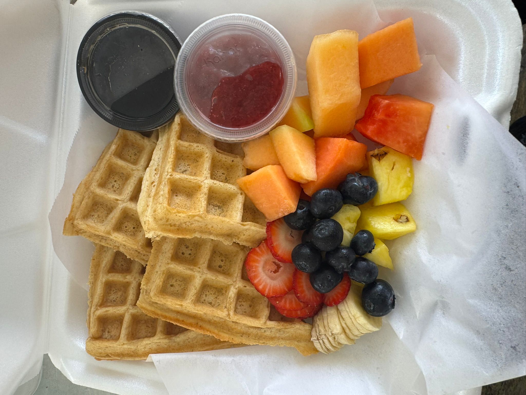 Waffles con Fruta