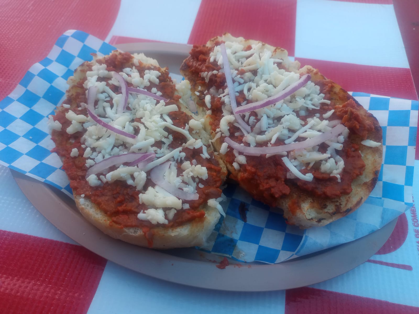 Molletes y limonada