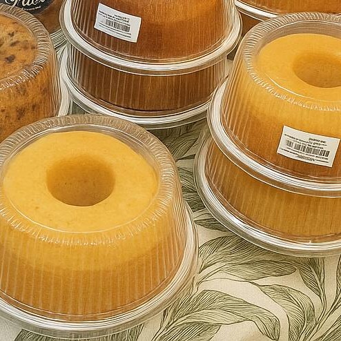 Delicioso e tradicional bolo de laranja! Vendido a unidade, aproximadamente 550g.