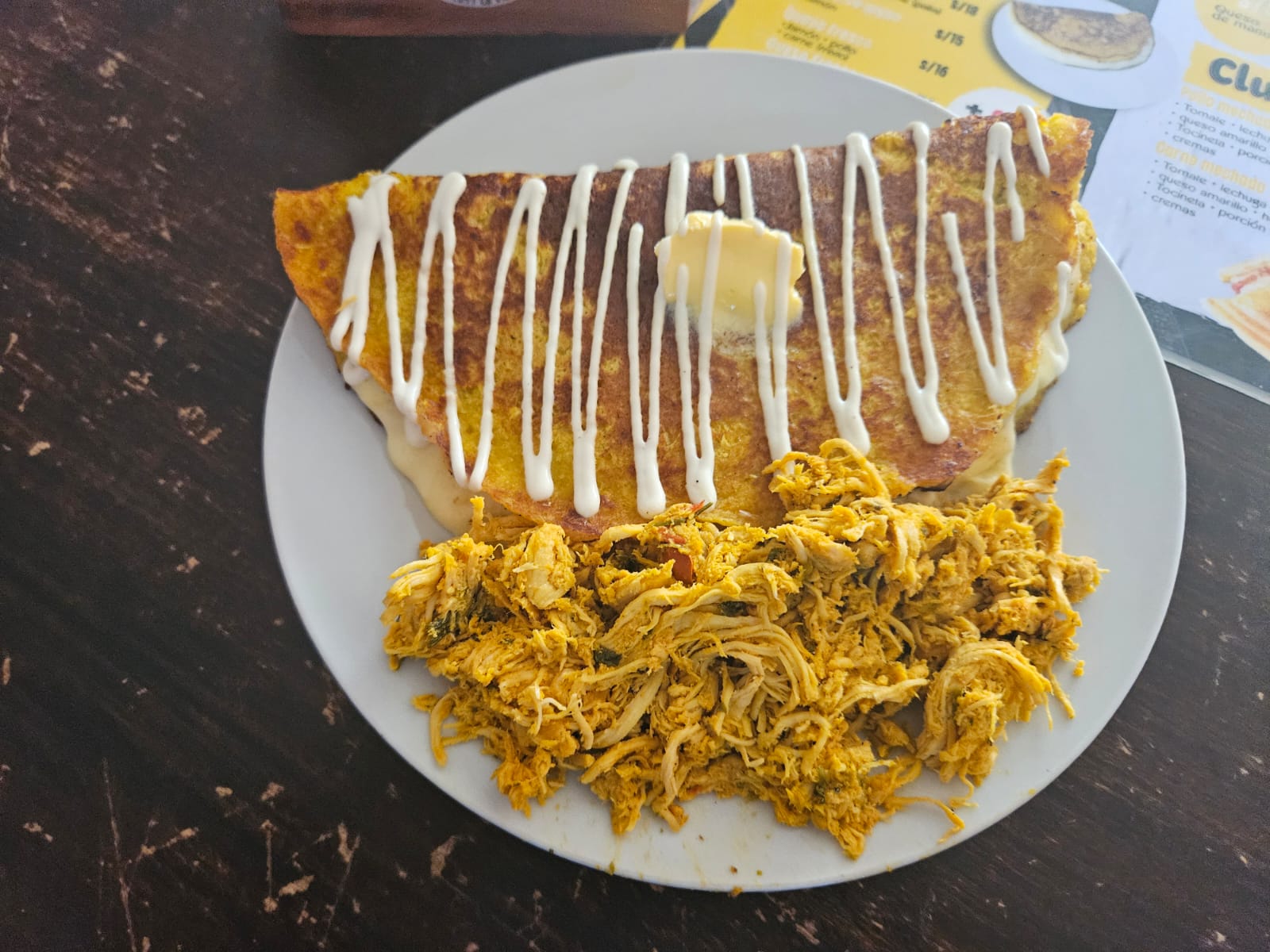 Cachapa con Pollo y Queso de Mano