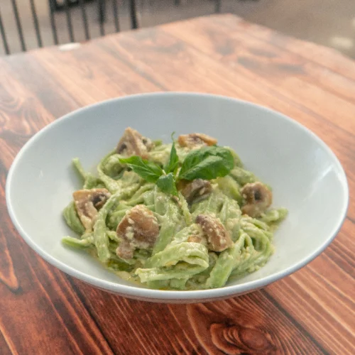 Fetuccine Espinaca en Salsa Alfredo