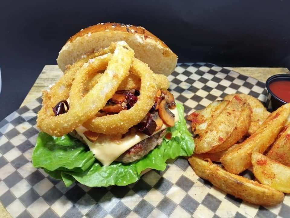 Combo - Burger Ajillo + Papas a la Francesa