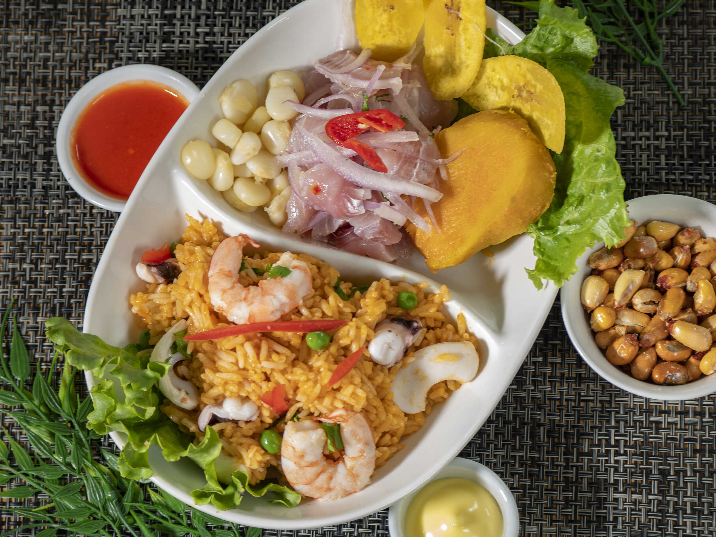 Ceviche de Pescado más Arroz con Mariscos + Chicha