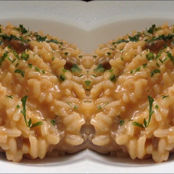 Todos os nosso risotos são elaborados com caldo de legumes feito na casa e fiarroz arborio finalizado com pamesão e mussarela(aproximadamente 600 grama)