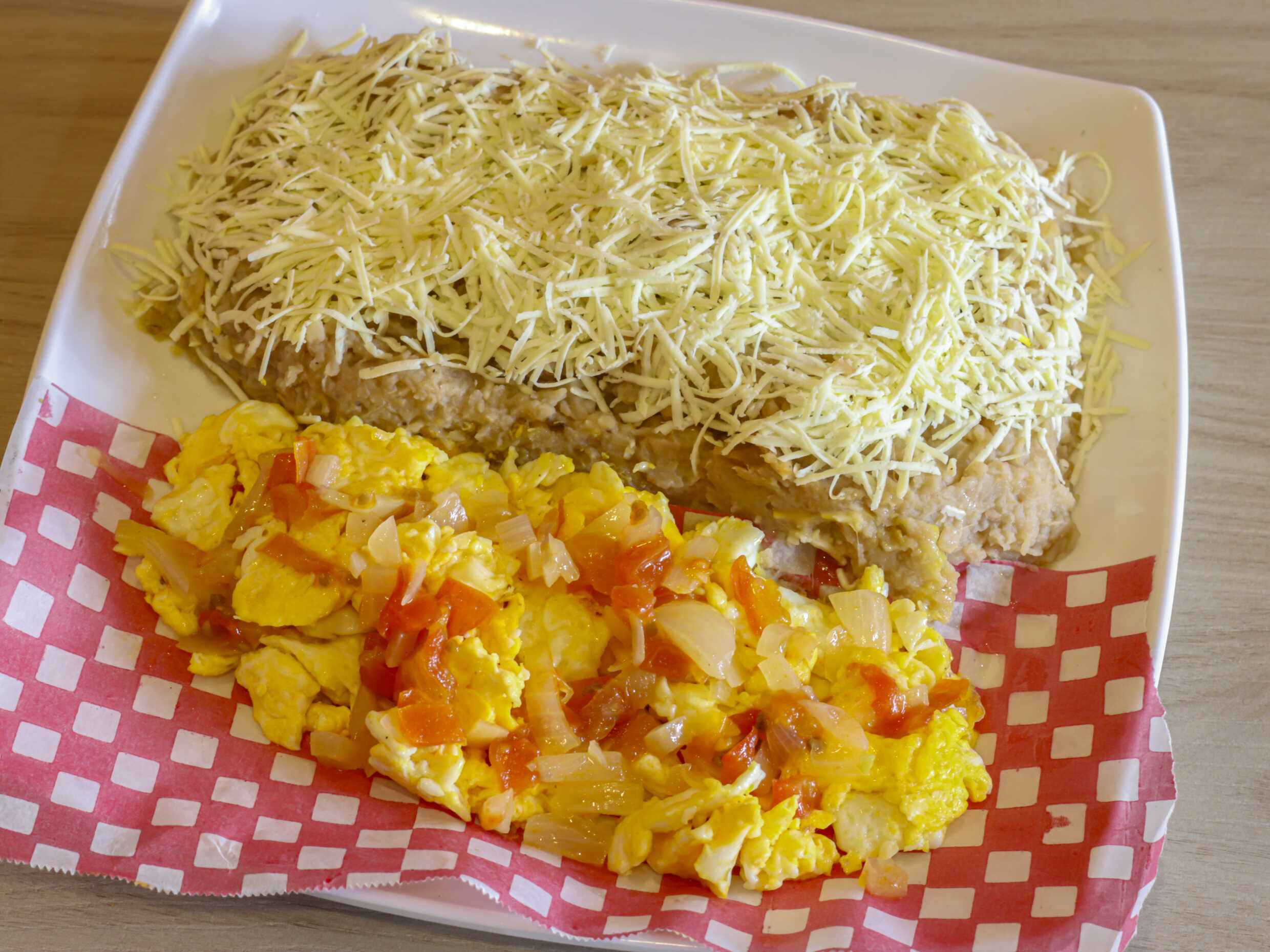 Cayeye Personal con Huevos Pericos