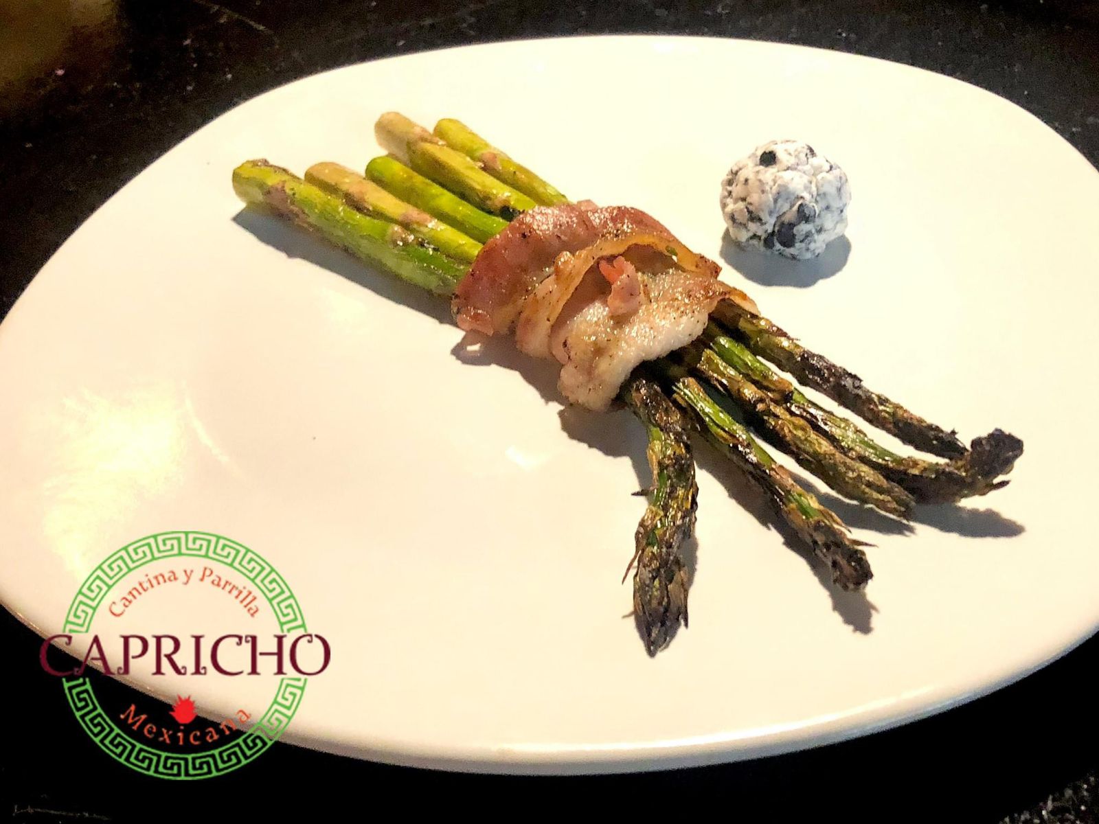 Espárragos Asados con Queso Cabra