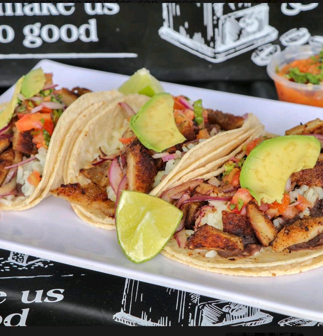 Orden de 3 Tacos de huevo con chorizo