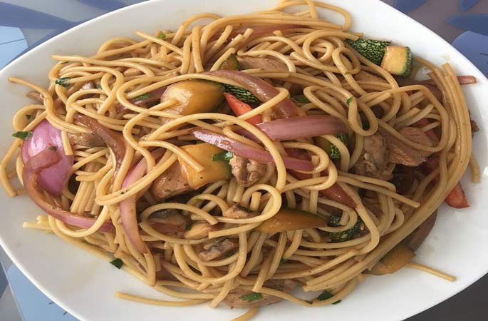 Tallarín Saltado de Pollo