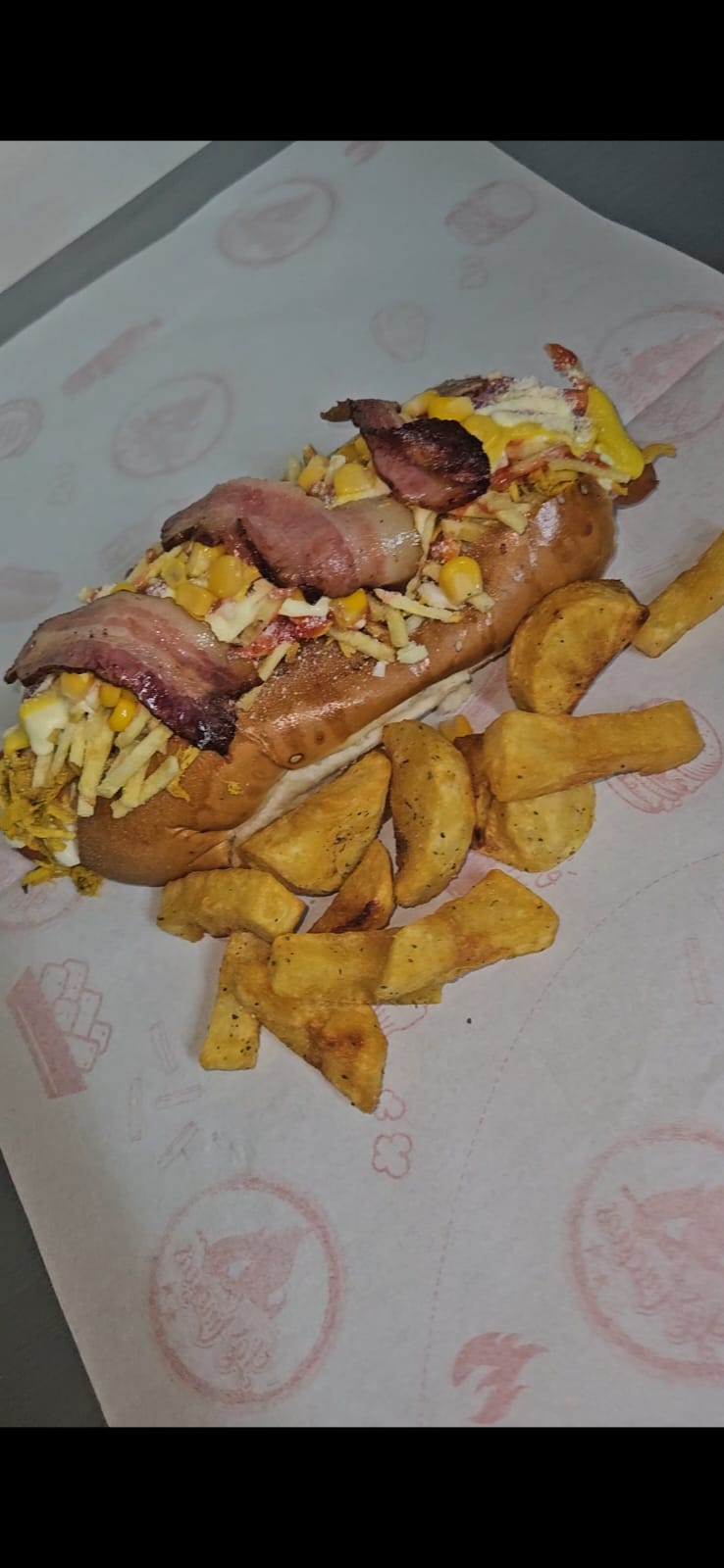 Perro Caliente Especial + Papas Fritas