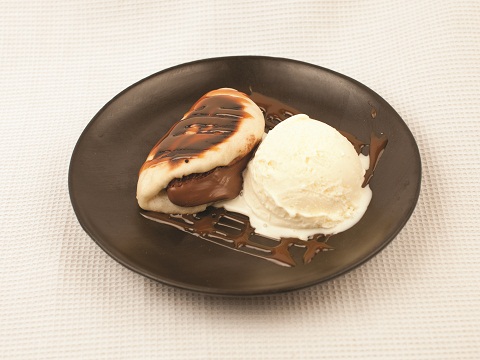Bao con Nutella y Helado de Vainilla
