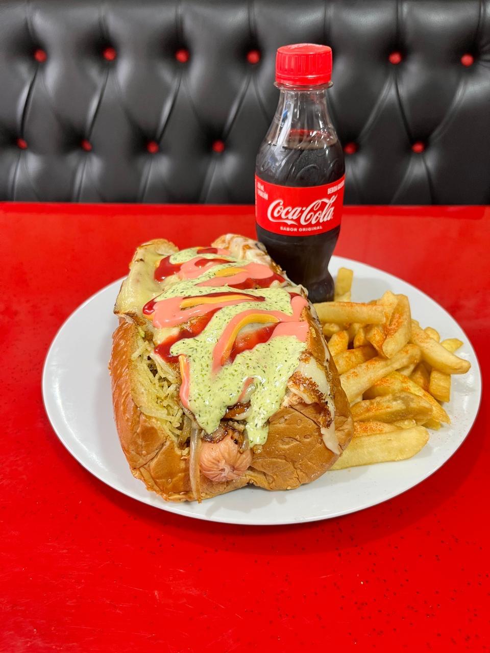 Combo Perro Americano + Francesa + Gaseosa 250 ml.