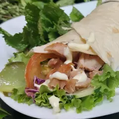Combo BBQ Wrap con Pollo Asado, Papas y Refresco