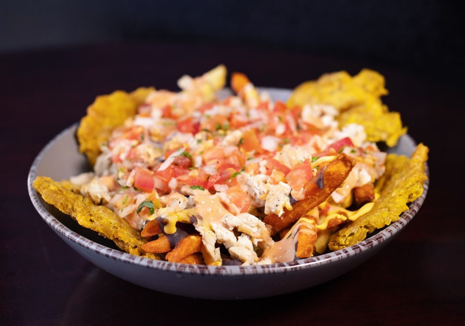 Nachos de Carne o Pollo más Té Frio
