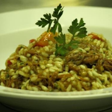 Todos os nosso risotos são elaborados com caldo de legumes feito na casa e fiarroz arborio finalizado com pamesão e mussarela(aproximadamente 600 grama)