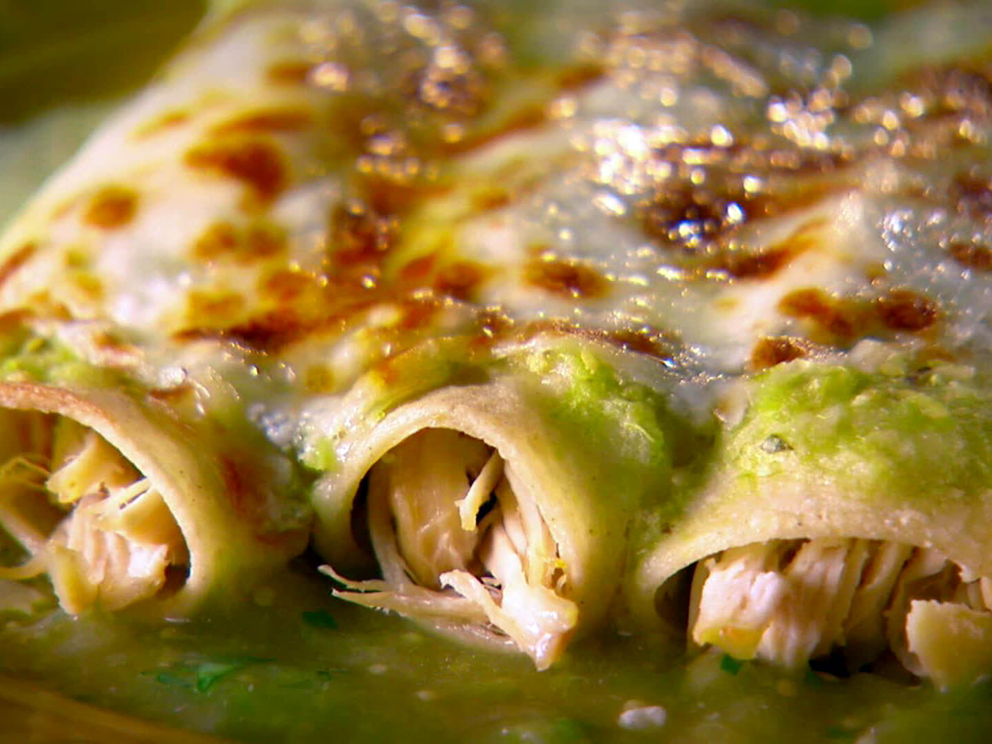 Enchiladas Verdes Grandes con Huevo