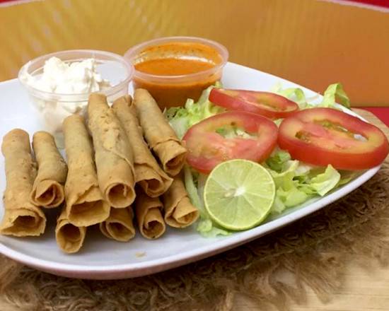 Flautas de Pollo Preparadas (8 pzas)